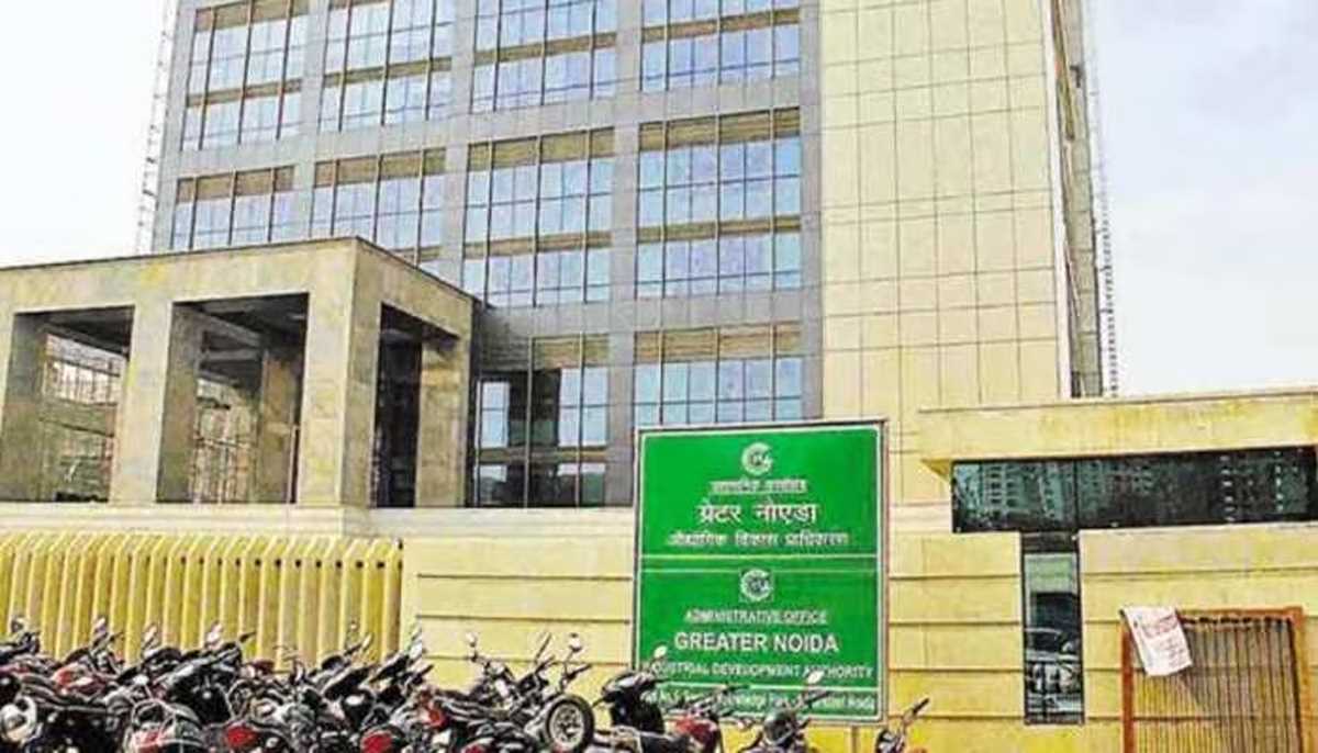 ग्रेनो वेस्ट में अर्थ एसईजेड और निजी अस्पताल के सामने एफओबी बनाने पर रोक, काॅन्ट्रैक्टर के खिलाफ ब्लैकलिस्ट का नोटिस